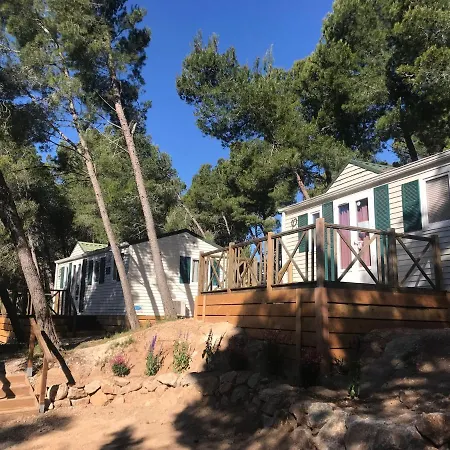 Le Bois De Pins