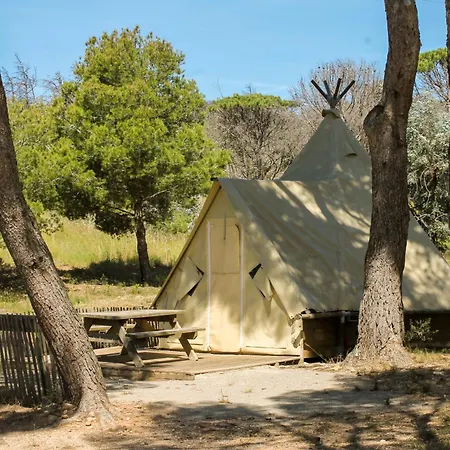 Le Bois De Pins Kamp alanı