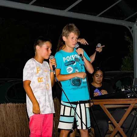 Le Bois De Pins Camping 3*